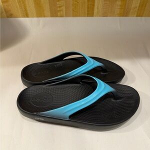 OOFOS OOlala blue sandals